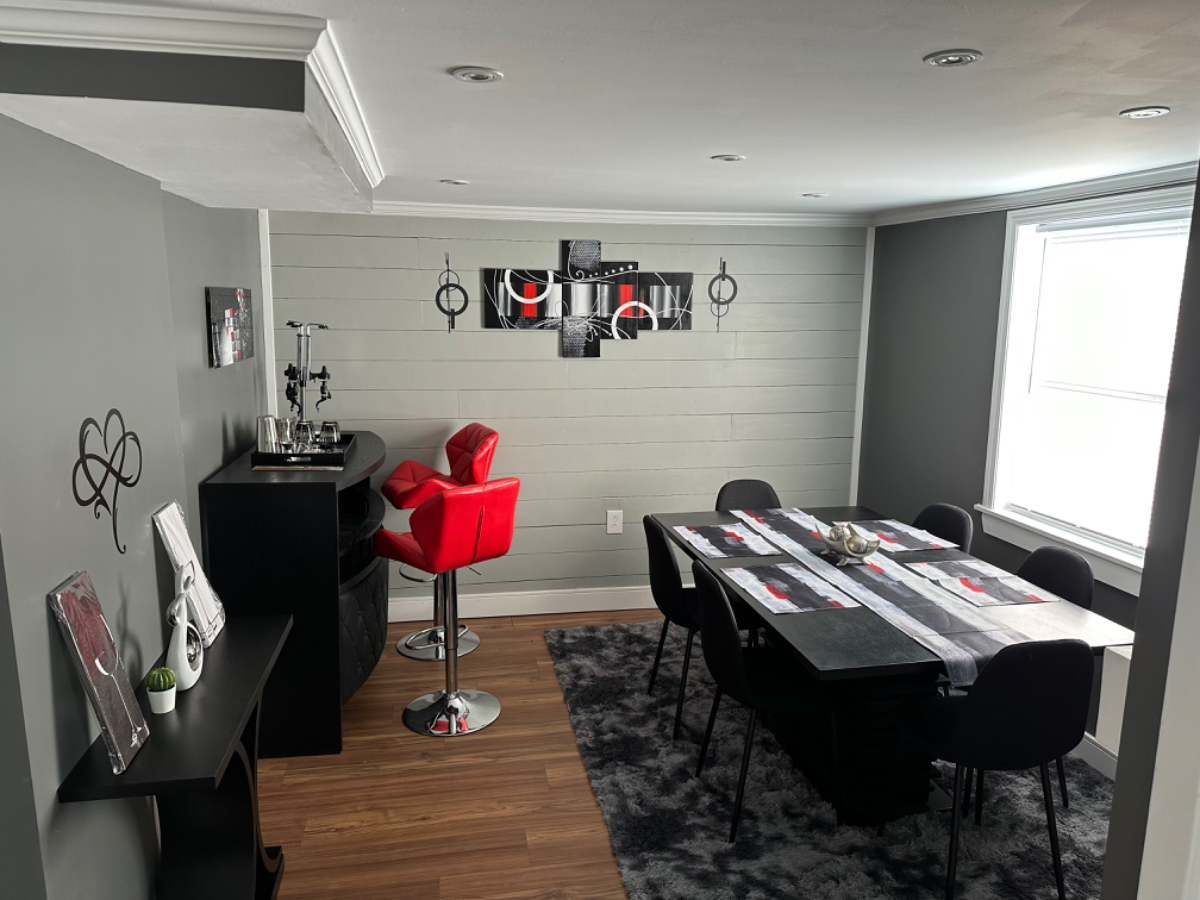 Modern styled home away from home - Photo 4