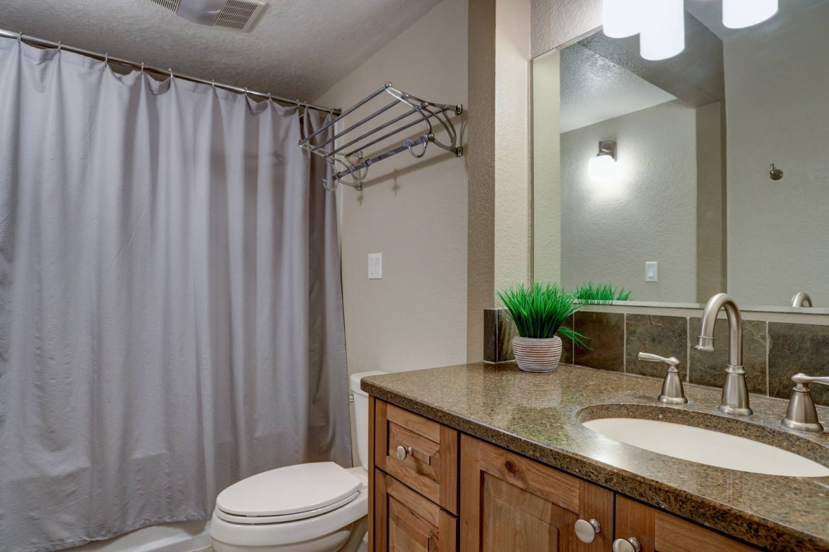 Updated Mt Bachelor Vlg Condo Pool Hot Tub Fireplace Private Deck River Trails 20 Min to Lift - Rabbit's Rest - Photo 6