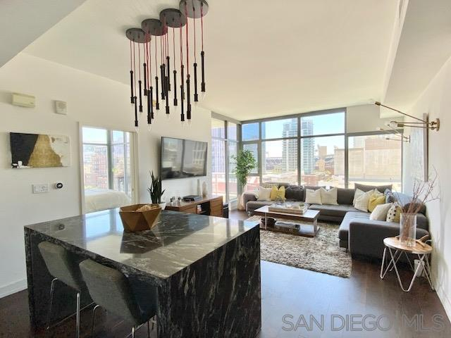 Beautiful furnished condo in the heart of downtown sunny San Diego - Photo 1