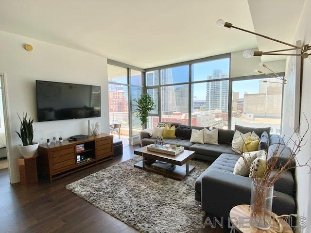 Beautiful furnished condo in the heart of downtown sunny San Diego - Photo 4