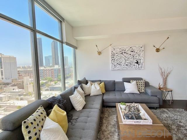Beautiful furnished condo in the heart of downtown sunny San Diego - Photo 5