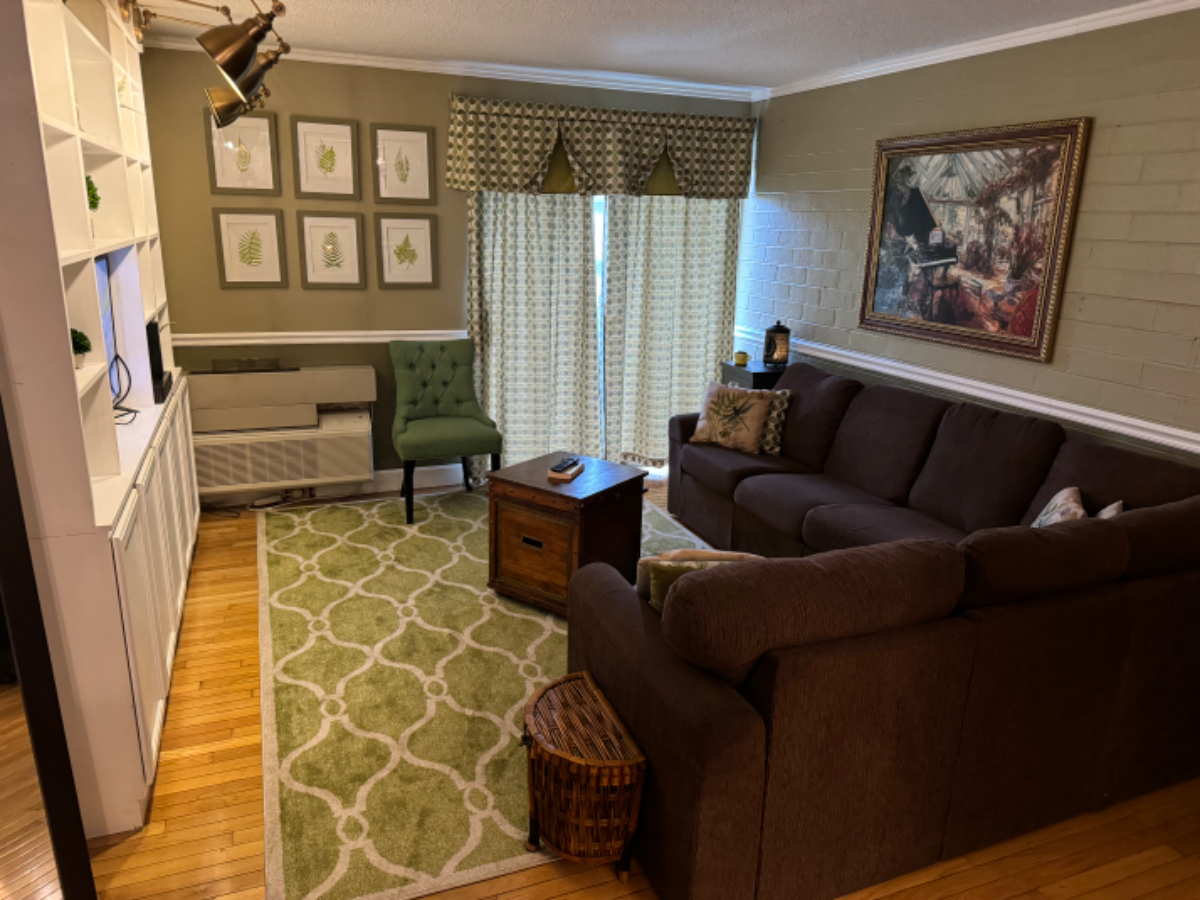 Fully furnished condo ready for the traveling professional - Photo 1
