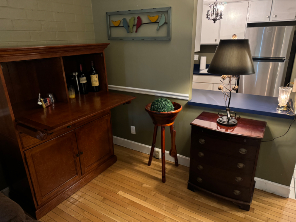 Fully furnished condo ready for the traveling professional - Photo 2