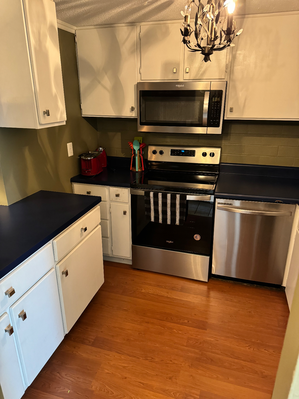 Fully furnished condo ready for the traveling professional - Photo 3