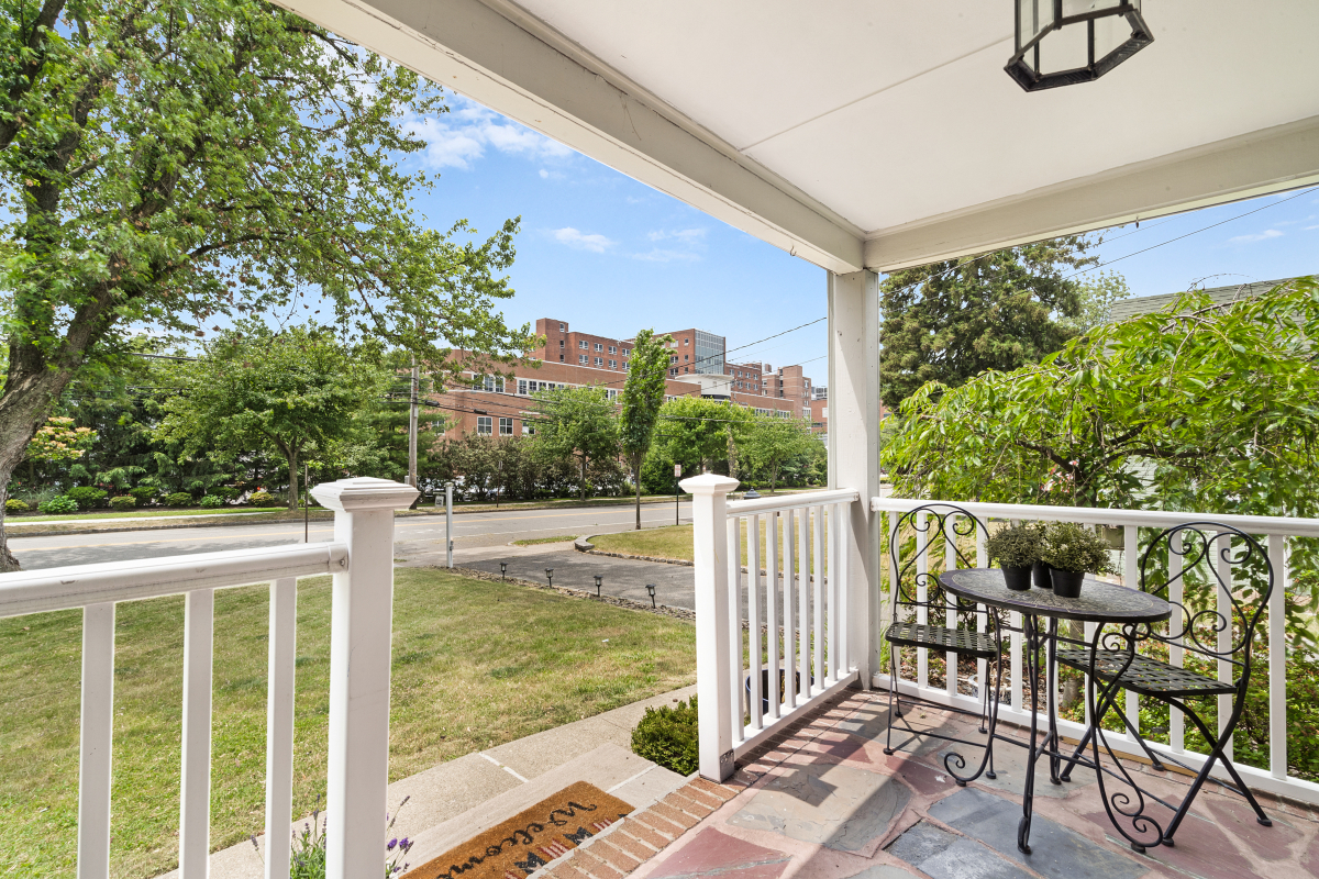 Walk to Morristown Hospital Private Apartment in a House in