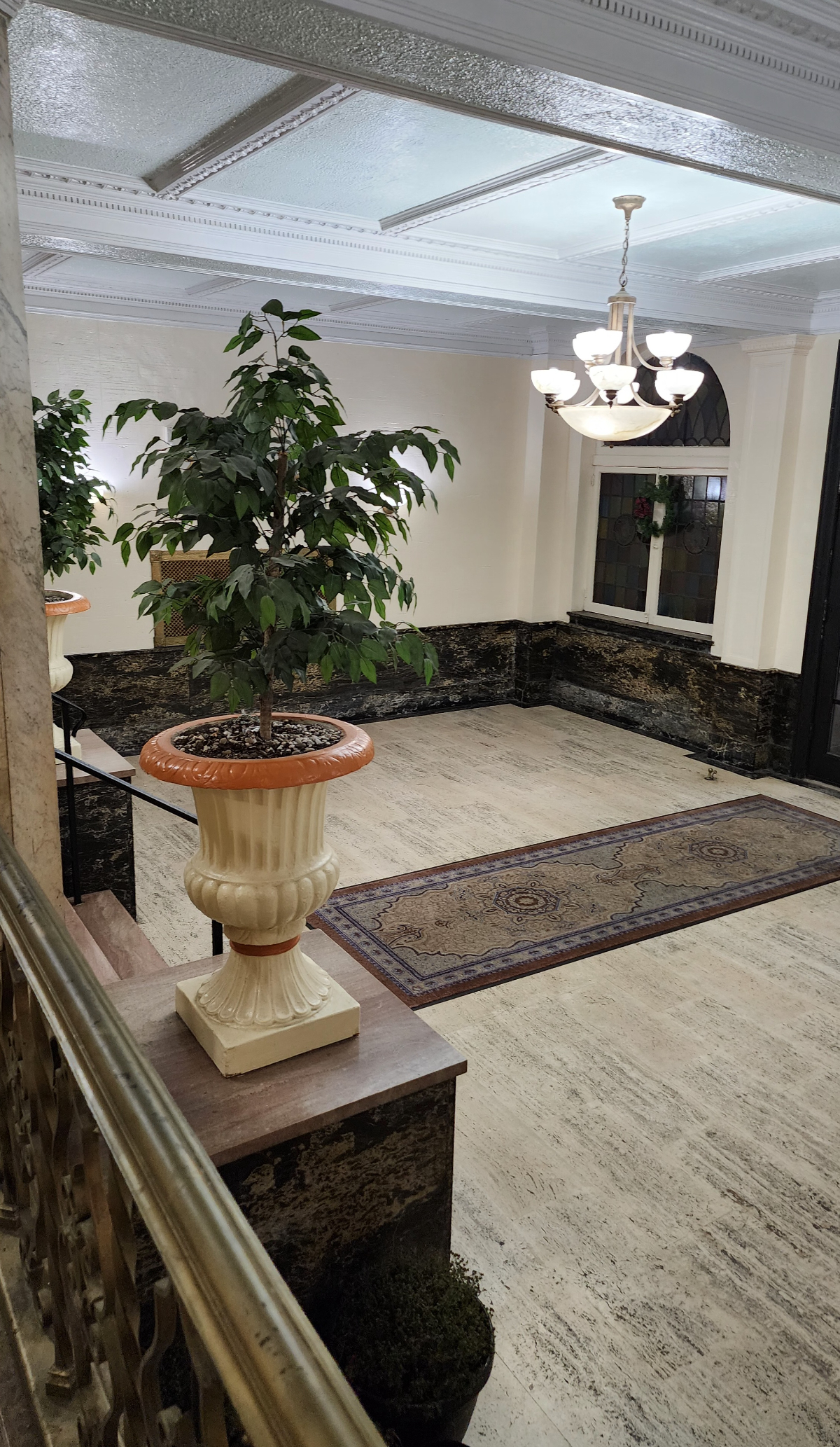 Furnished One Bedroom In Apartment - Photo 11