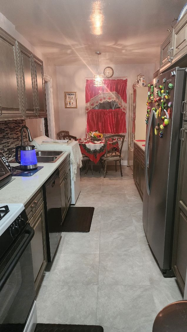 Furnished One Bedroom In Apartment - Photo 6
