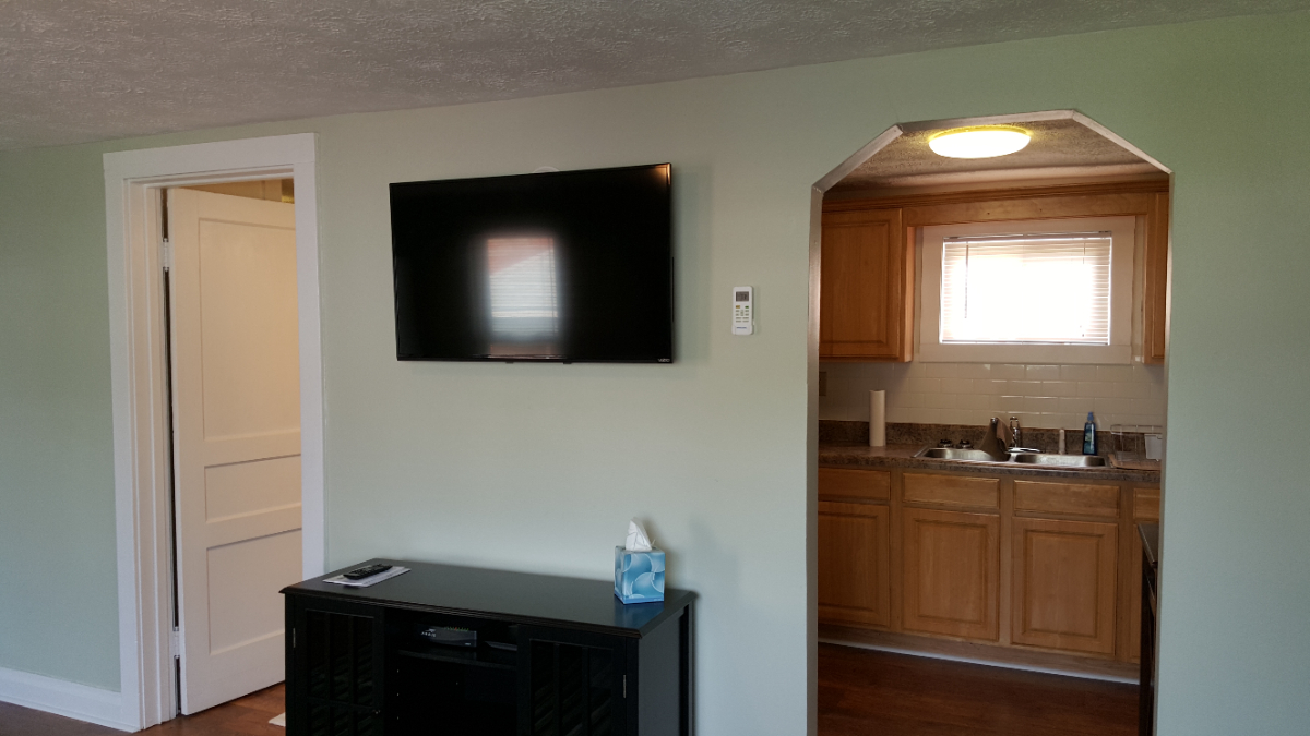 Southaven - a garage apt in South Parkersburg... - Photo 2