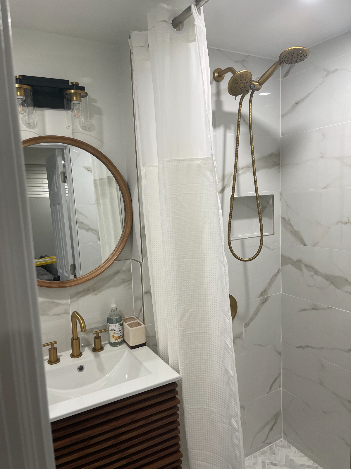 Cozy 1 -Bedroom Apartment in NYC, strategically located near major Hospitals, shopping mall and publ - Photo 10