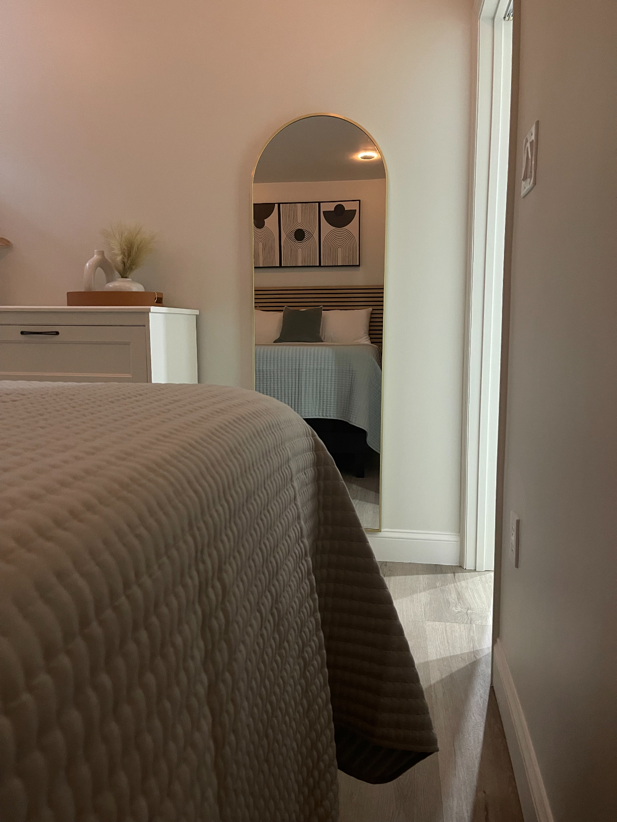 Cozy 1 -Bedroom Apartment in NYC, strategically located near major Hospitals, shopping mall and publ - Photo 9