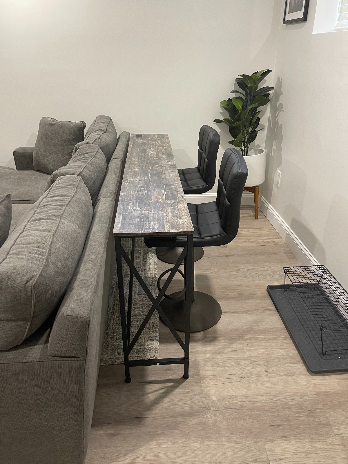 Cozy 1 -Bedroom Apartment in NYC, strategically located near major Hospitals, shopping mall and publ - Photo 2