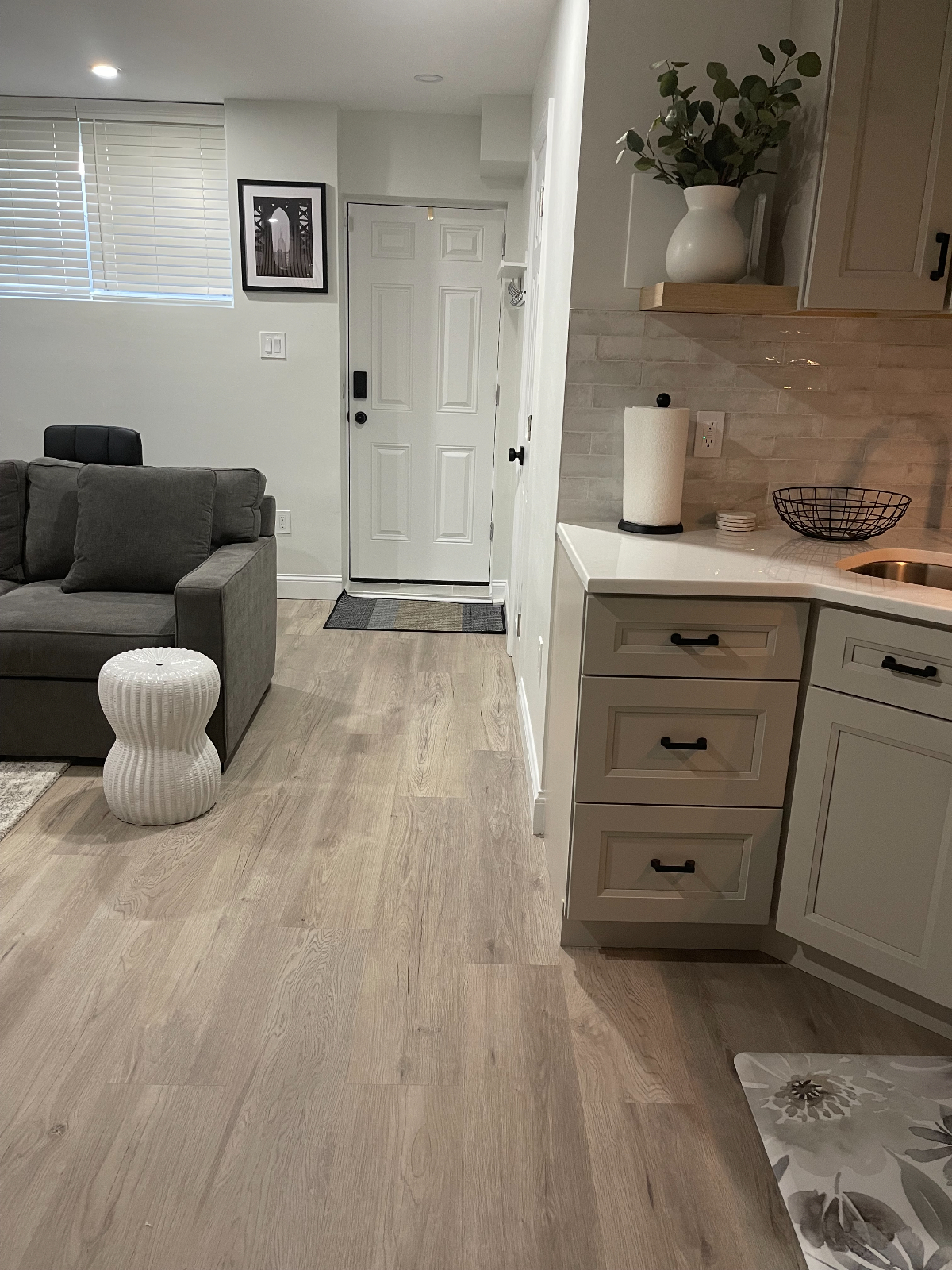 Cozy 1 -Bedroom Apartment in NYC, strategically located near major Hospitals, shopping mall and publ - Photo 4