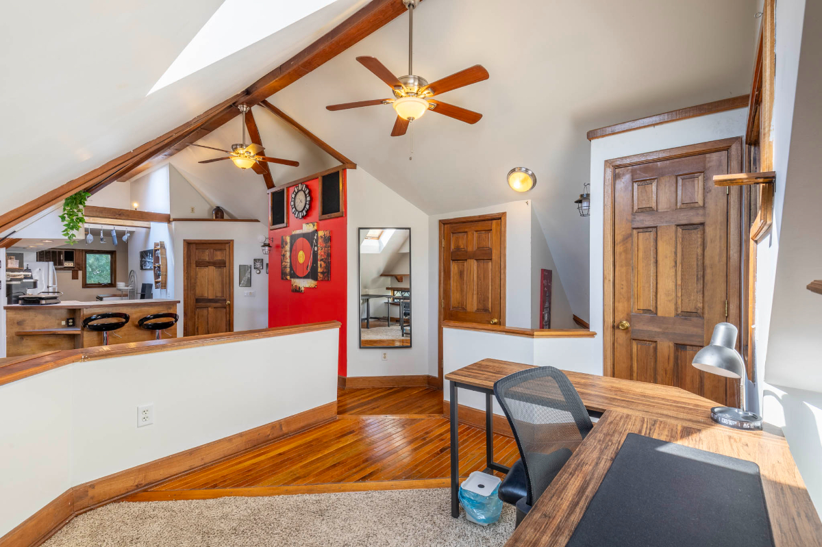 Fully furnished, spacious, one-bedroom apartment in most sought after and upscale Park Avenue area,  - Photo 6