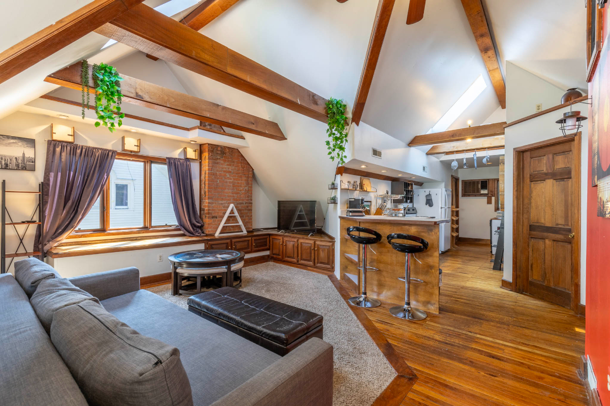 Fully furnished, spacious, one-bedroom apartment in most sought after and upscale Park Avenue area,  - Photo 10