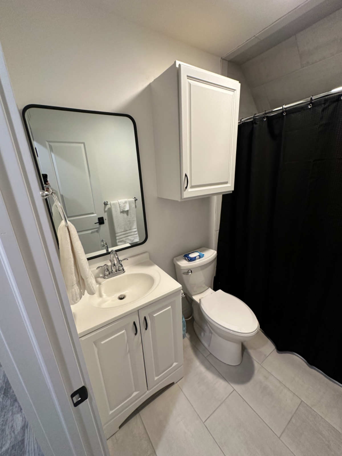 Private, Quiet, One Bedroom Apartment - Photo 2