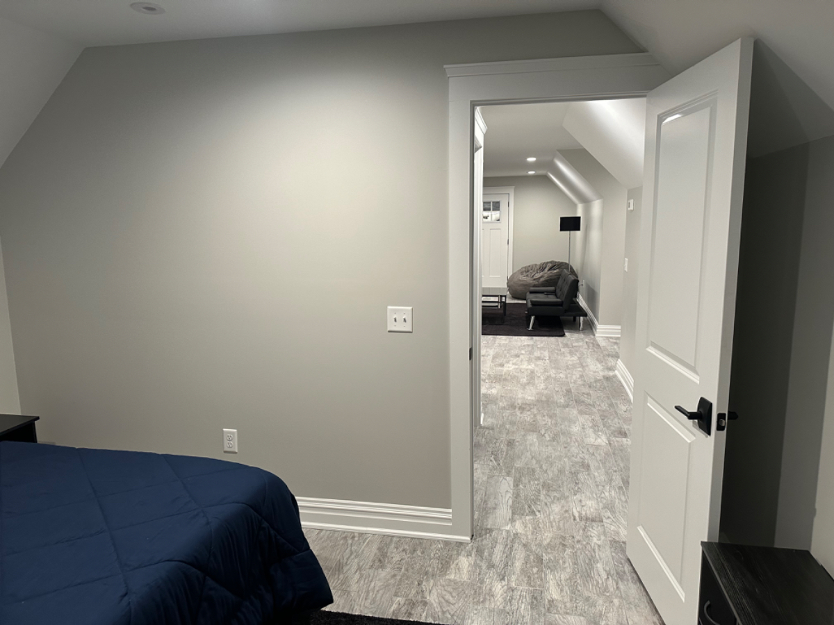 Private, Quiet, One Bedroom Apartment - Photo 3