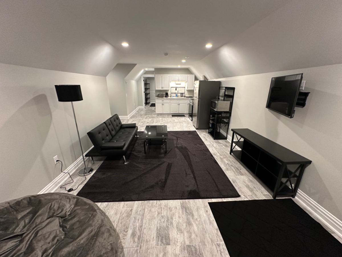 Private, Quiet, One Bedroom Apartment - Photo 1