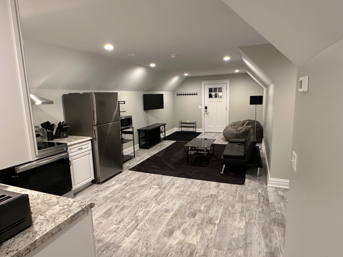 Private, Quiet, One Bedroom Apartment - Photo 9