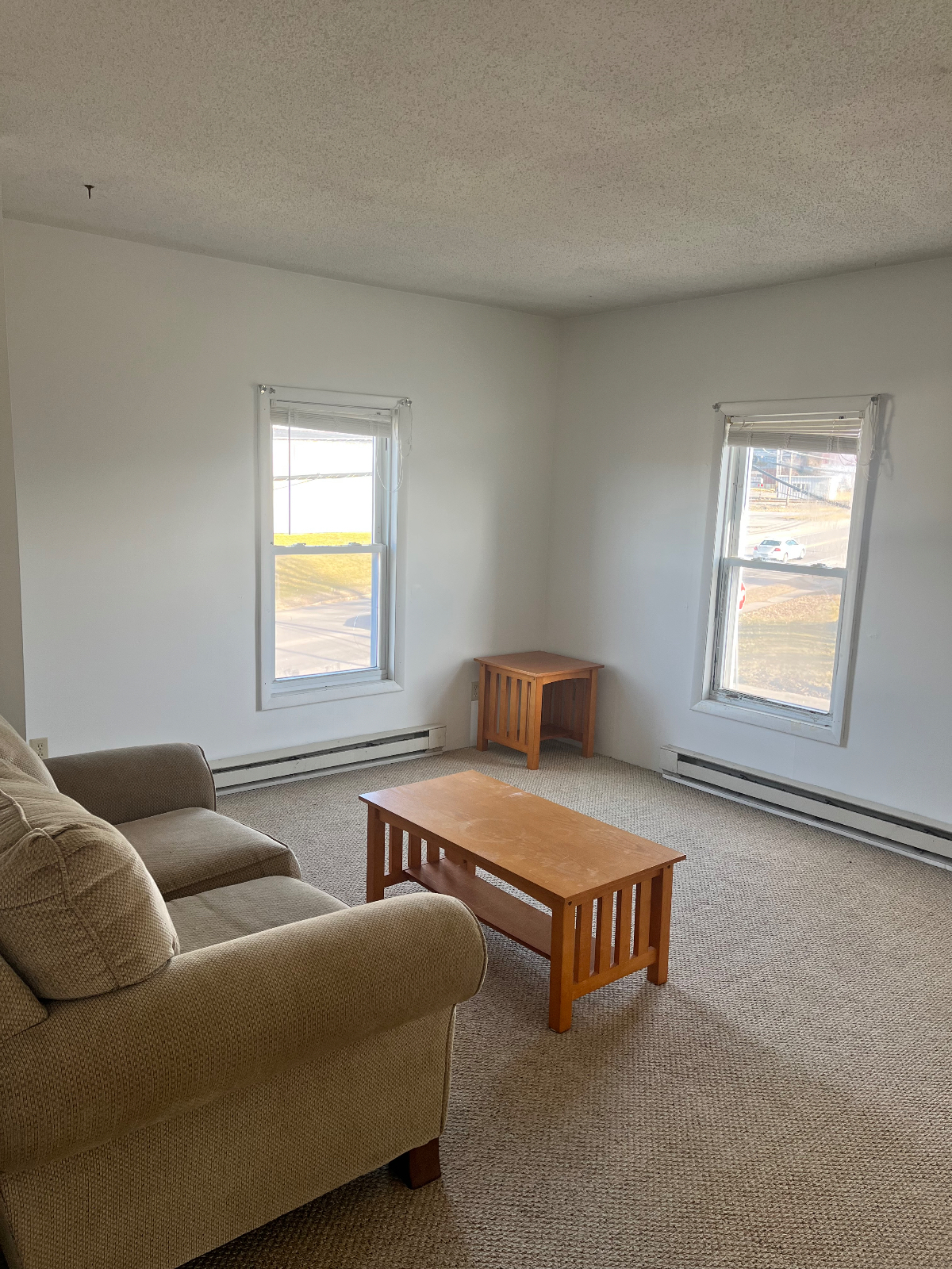Conveniently Located Apartment - Photo 6