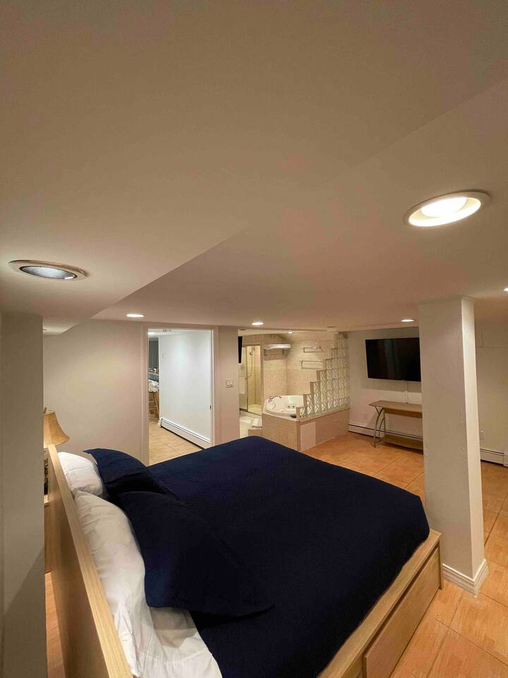 King Size Bedroom Apartment w/Washer and Dryer - Photo 4