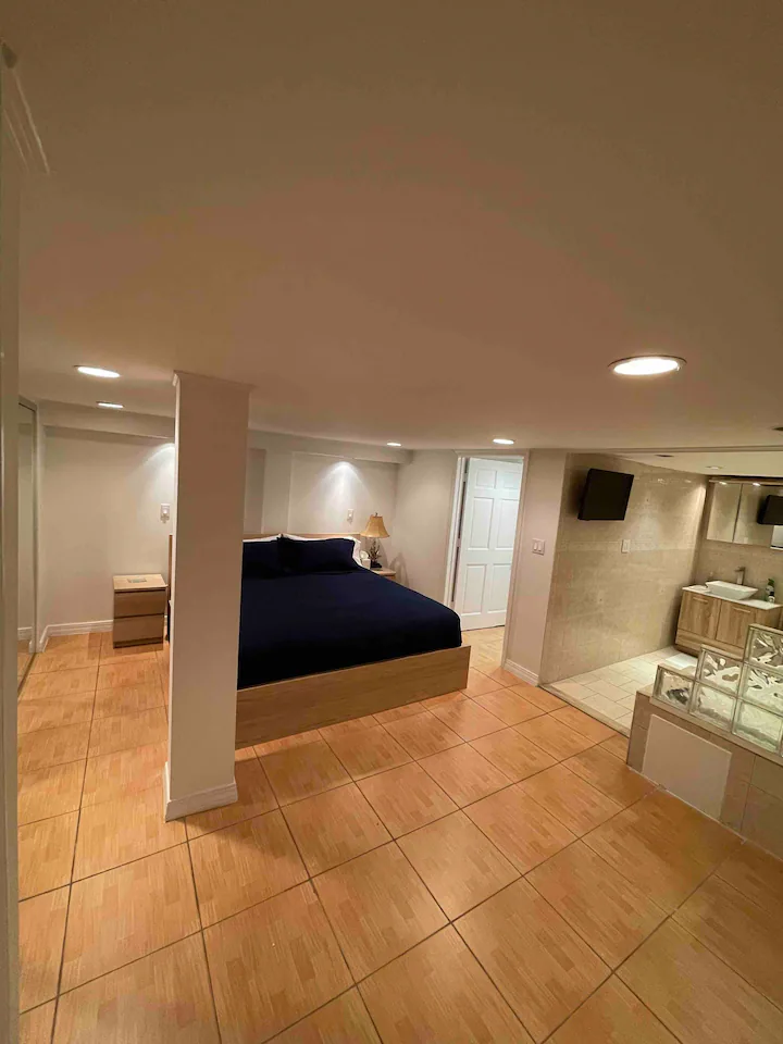 King Size Bedroom Apartment w/Washer and Dryer - Photo 5