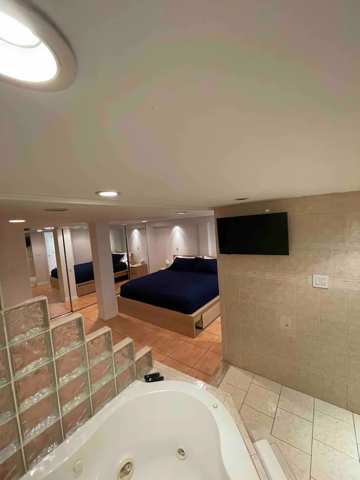 King Size Bedroom Apartment w/Washer and Dryer - Photo 7