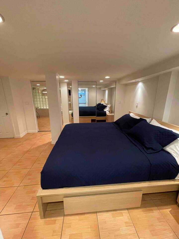 King Size Bedroom Apartment w/Washer and Dryer - Photo 9