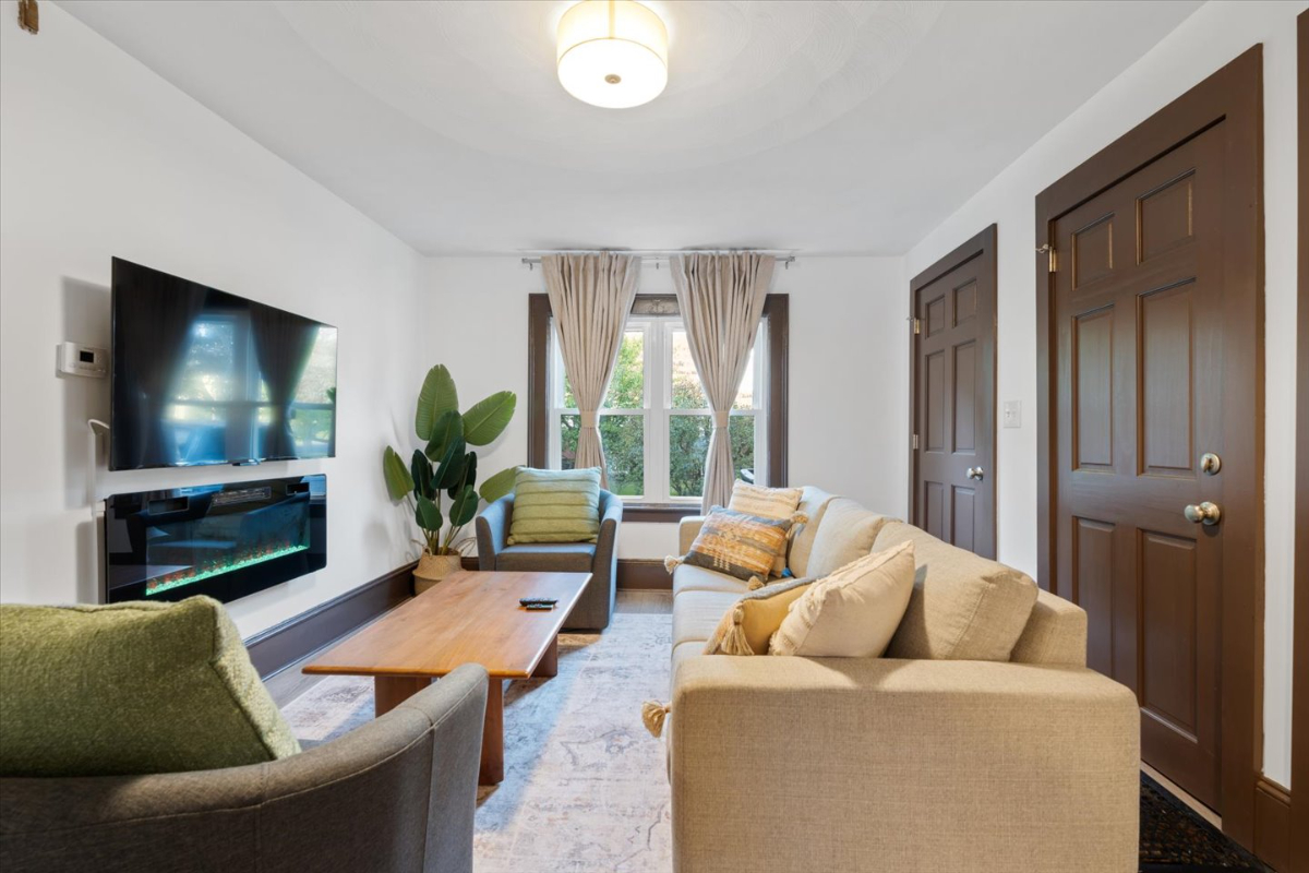 Thoughtfully Designed and Fully Equipped - Photo 2