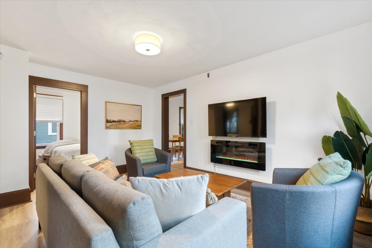 Thoughtfully Designed and Fully Equipped - Photo 9