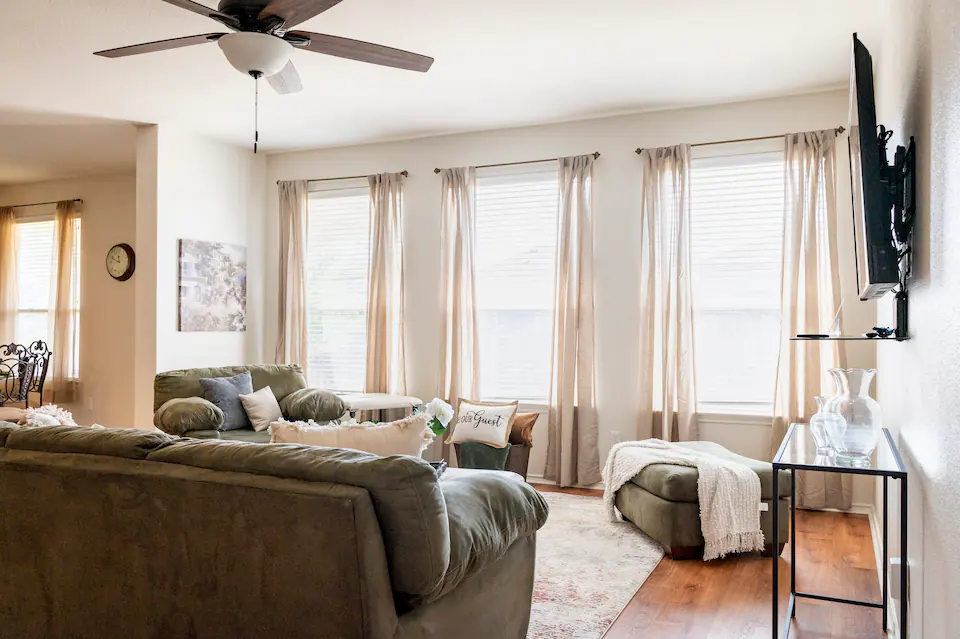 Spacious 4-Bedroom House in Converse-Texas l A Home Away from Home for Relaxation and Comfort - Photo 1