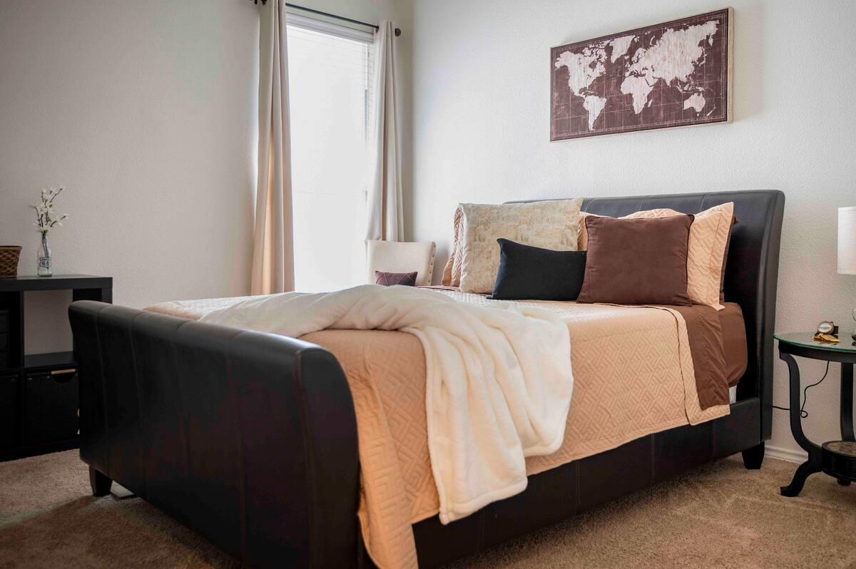 Spacious 4-Bedroom House in Converse-Texas l A Home Away from Home for Relaxation and Comfort - Photo 9