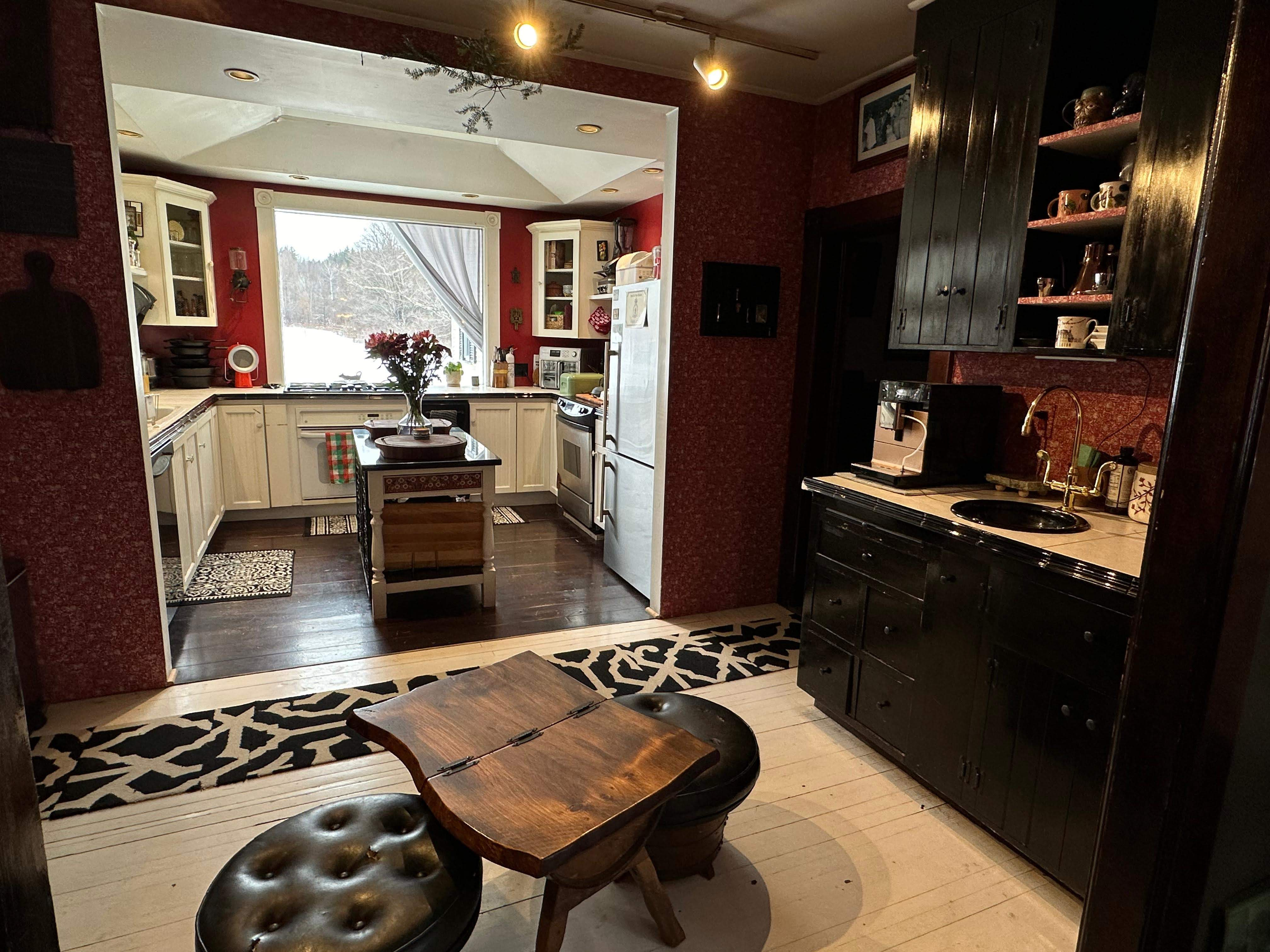 BEAUTIFUL 4 BEDROOM FARMHOUSE - Photo 12