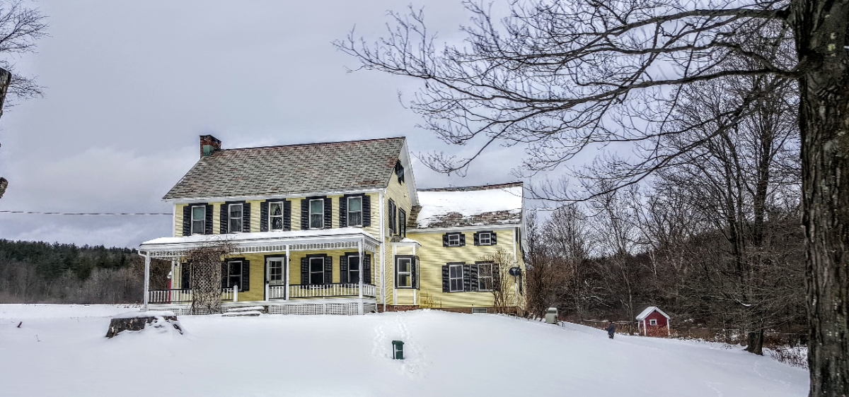 BEAUTIFUL 4 BEDROOM FARMHOUSE - Photo 4