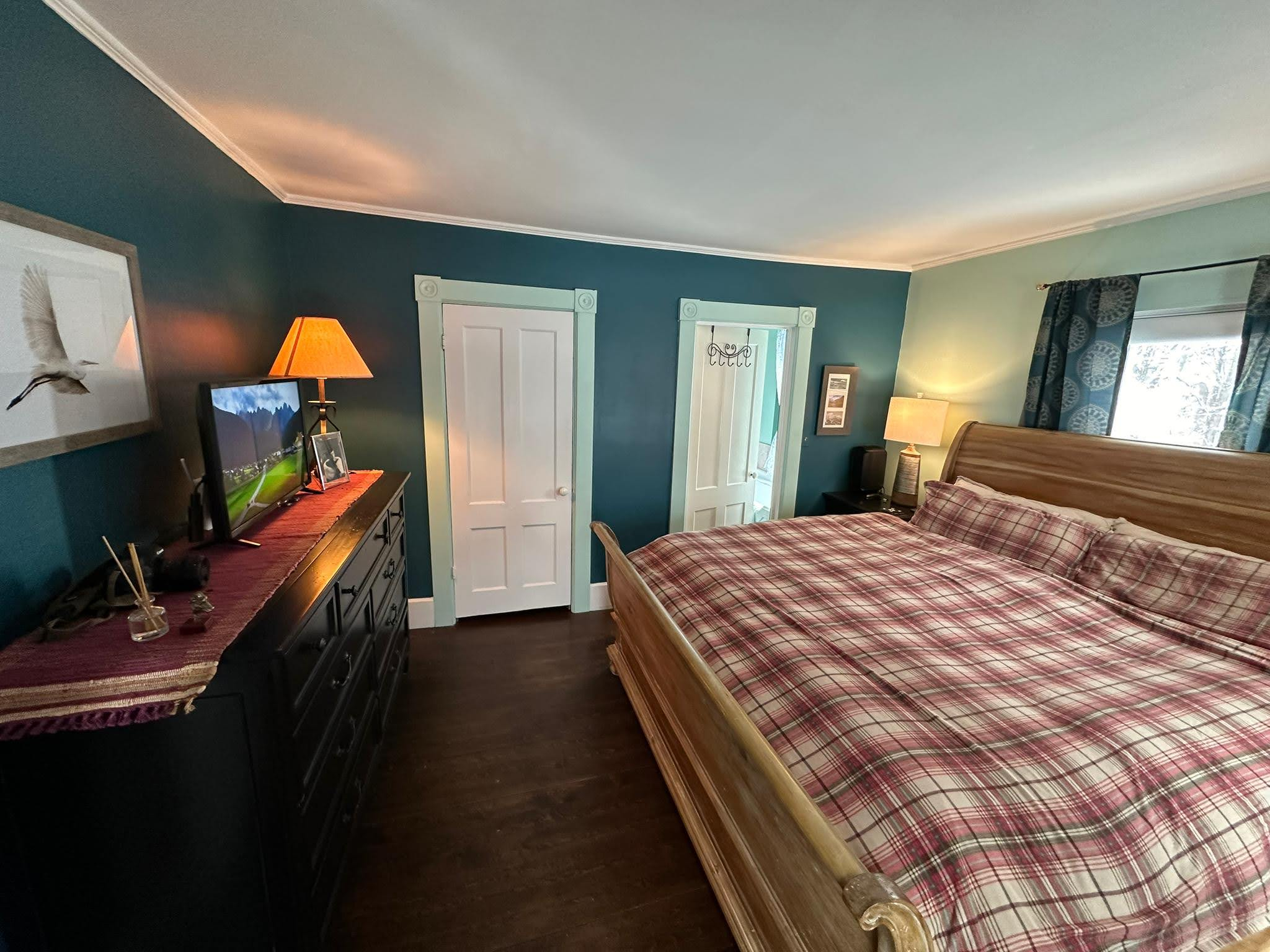 BEAUTIFUL 4 BEDROOM FARMHOUSE - Photo 8