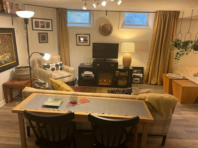 Tranquil Oasis in Cincinnati l Elegant L-Shaped Studio Apartment with Private Entrance and Charming - Photo 3