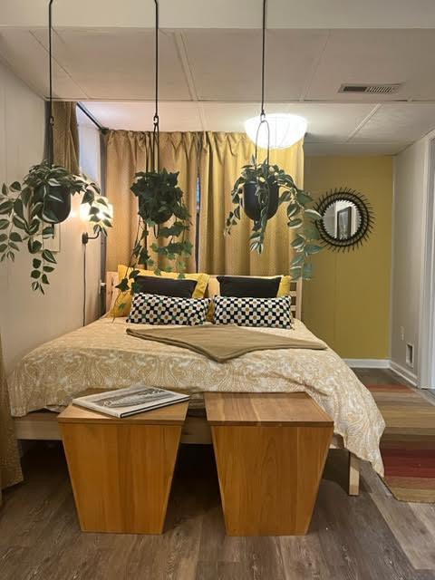 Tranquil Oasis in Cincinnati l Elegant L-Shaped Studio Apartment with Private Entrance and Charming  - Photo 9