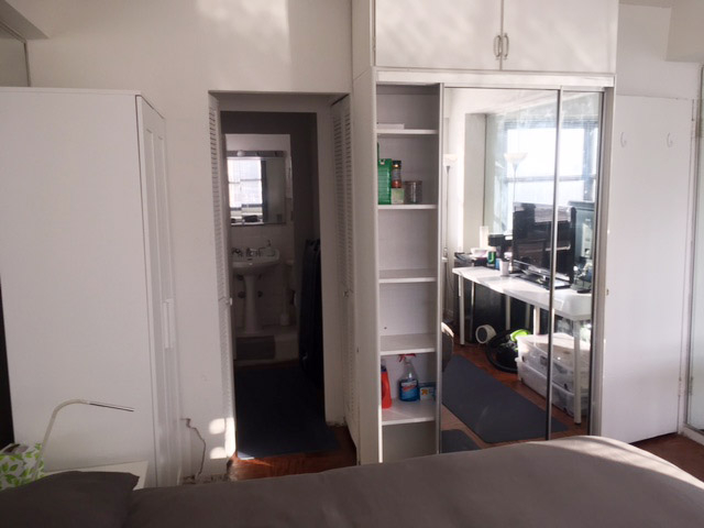Bright Large Private Bedroom - Photo 8