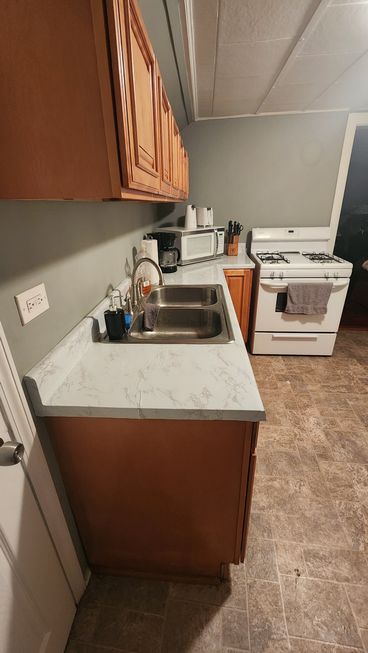Peaceful & Cozy 2-Bedroom Perfect for Traveling Nurses - Photo 4