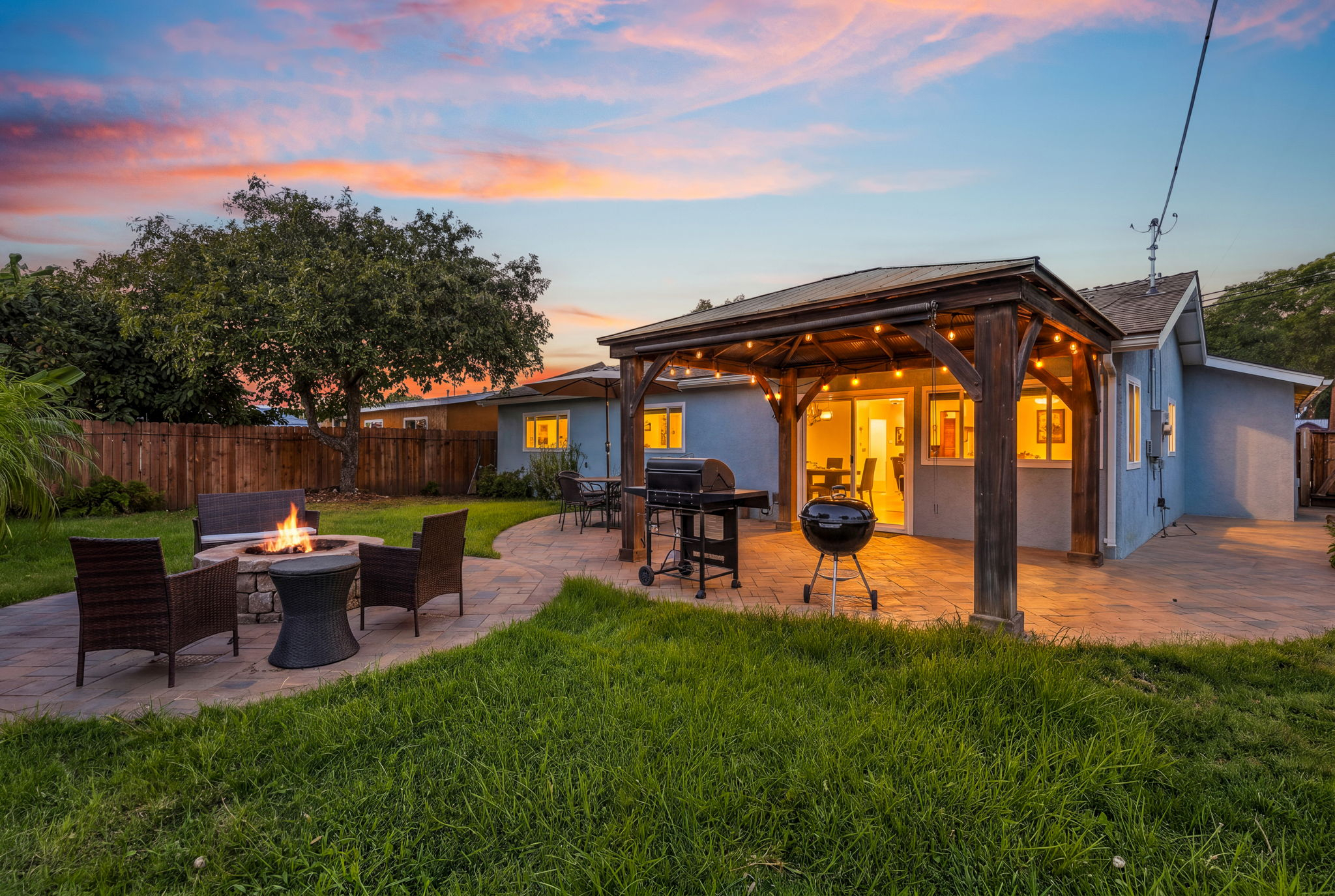Newly Renovated, Fire Pit, Huge Yard, Pets OK - Photo 5