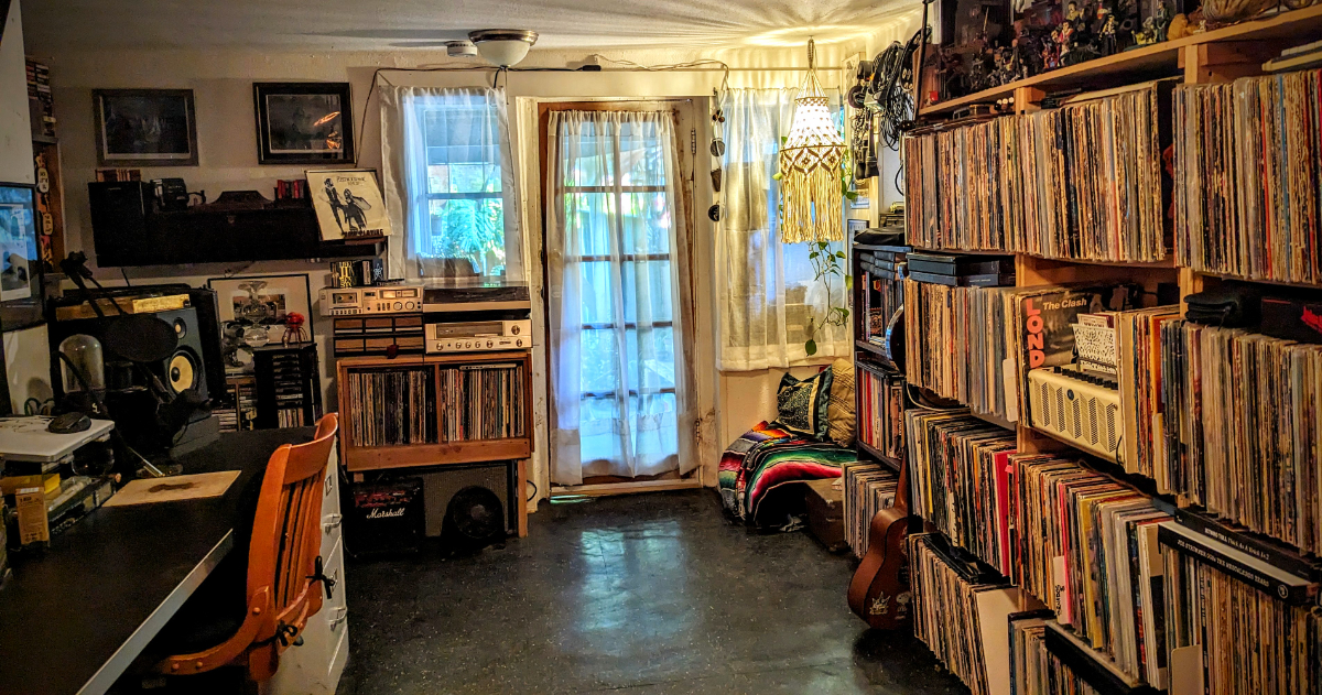 Cozy Quiet Studio Apt in Echo Park. AVAIL NOVEMBER 1ST. Walk Score 86. CENTRALLY LOCATED. LAUNDRY ONSITE, BACKYARD ACCESS. NO PETS. NO... - Photo 2