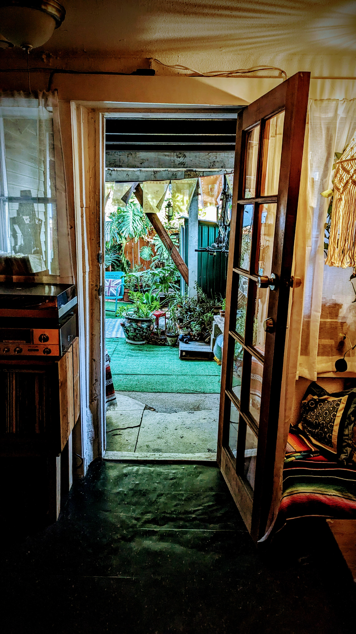 Cozy Quiet Studio Apt in Echo Park. AVAIL NOVEMBER 1ST. Walk Score 86. CENTRALLY LOCATED. LAUNDRY ONSITE, BACKYARD ACCESS. NO PETS. NO... - Photo 4