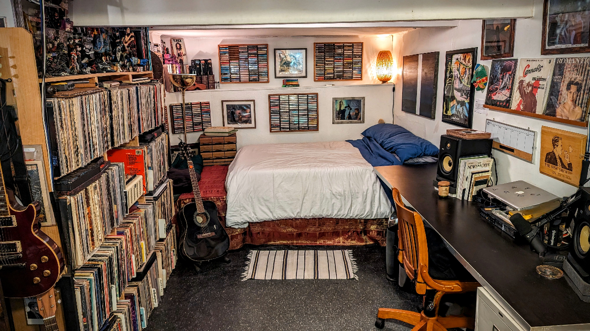 Cozy Quiet Studio Apt in Echo Park. AVAIL NOVEMBER 1ST. Walk Score 86. CENTRALLY LOCATED. LAUNDRY ONSITE, BACKYARD ACCESS. NO PETS. NO... - Photo 1