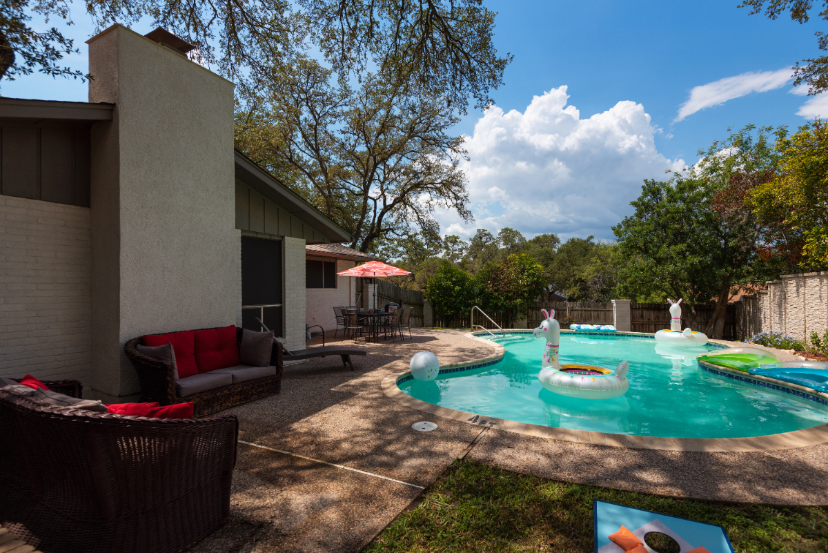 Spacious 2400 sqft house with pool, shared space 3 rooms available - Photo 10