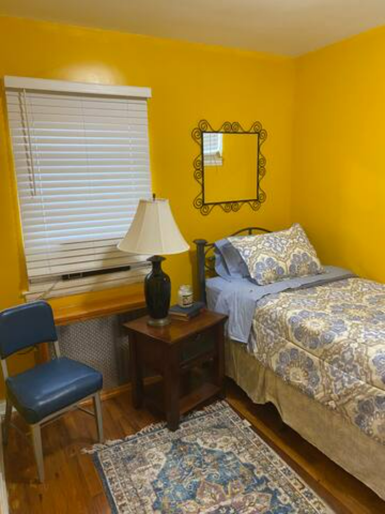 Spacious-Moderm 2 Bedroom House - Photo 8