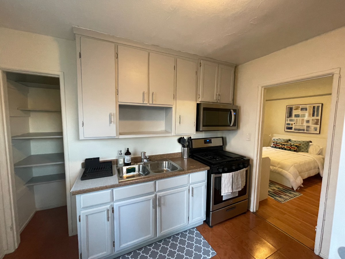 Cozy Studio Near DTLA & Transit - Photo 2