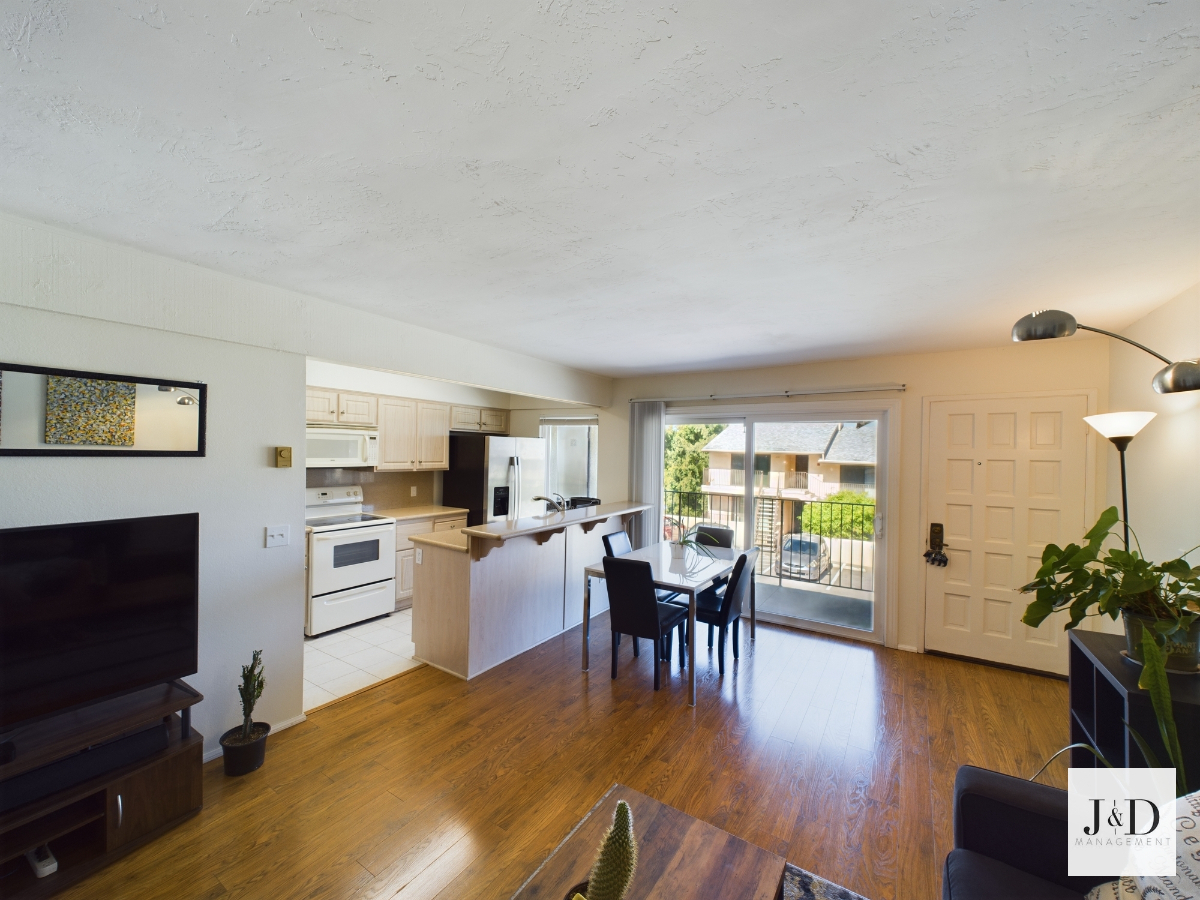 FULLY FURNISHED CONDO LOCATED IN DESIRABLE HILLCREST NEIGHBORHOOD WITH PARKING - Photo 3