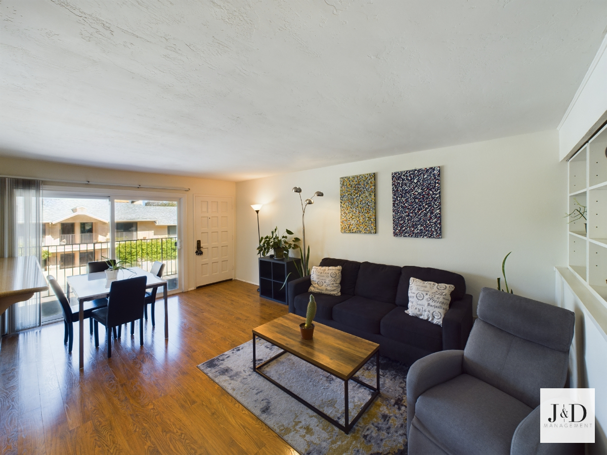FULLY FURNISHED CONDO LOCATED IN DESIRABLE HILLCREST NEIGHBORHOOD WITH PARKING - Photo 1
