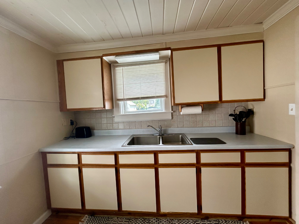 2 Bedroom Apartment Near CVPH - Photo 3