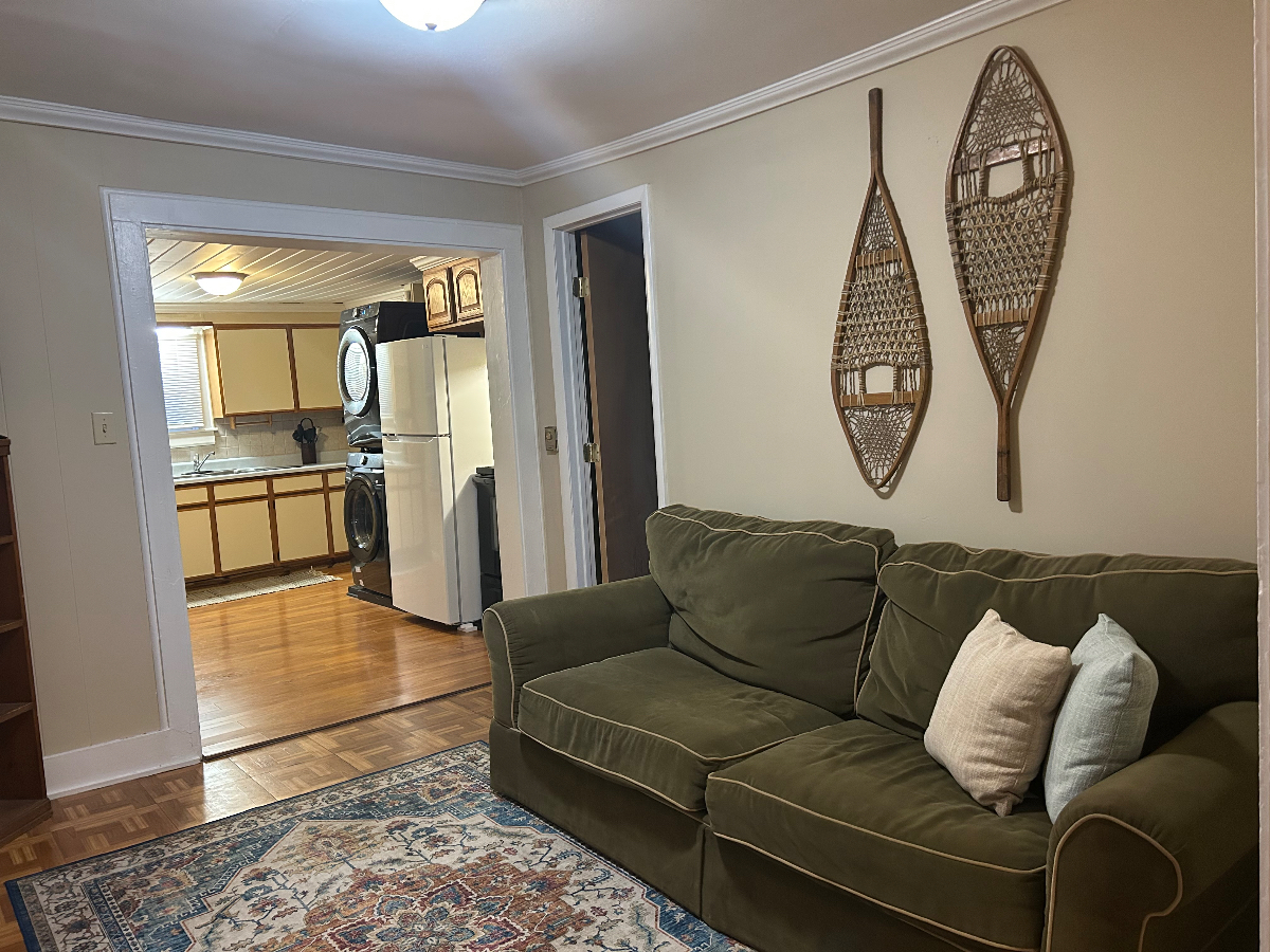 2 Bedroom Apartment Near CVPH - Photo 4
