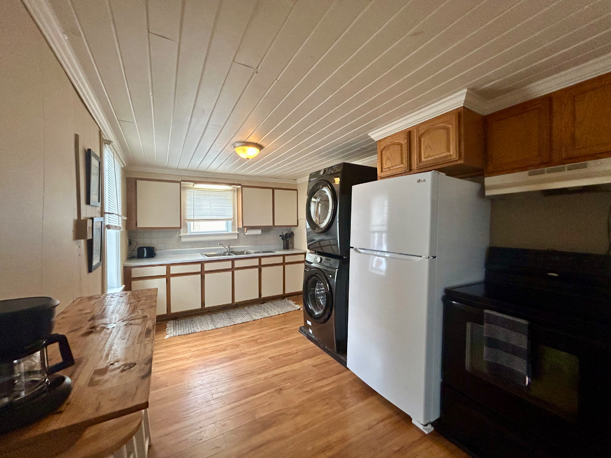 2 Bedroom Apartment Near CVPH - Photo 1